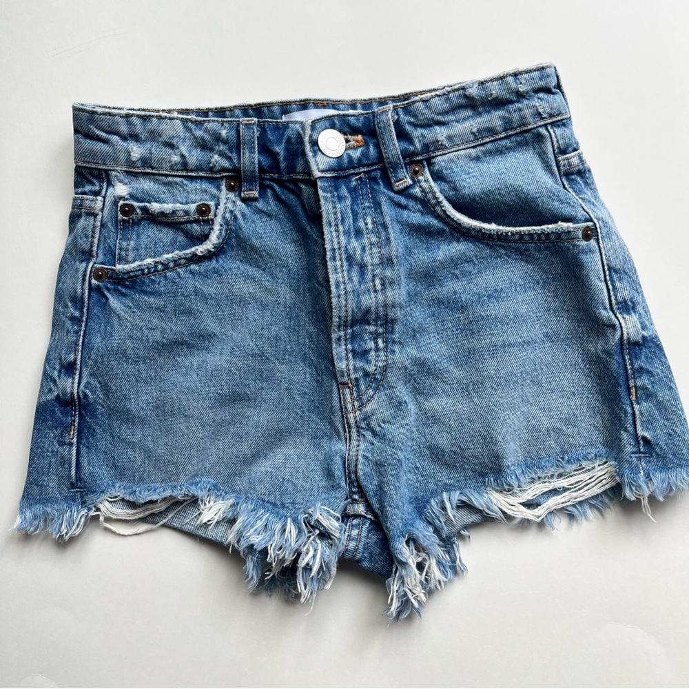 Zara, Classic Blue Denim Fringe Hem Women's Shorts, size 0